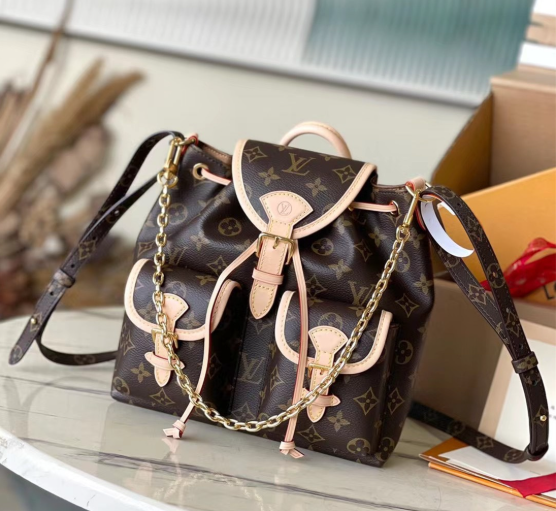 A-0014 Louis Vuitton Excursion PM M46932