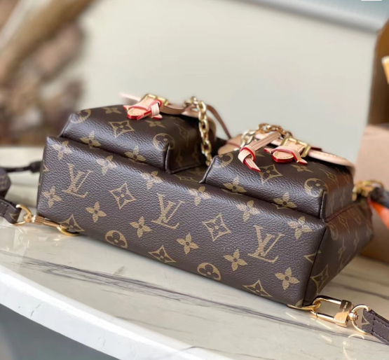 A-0014 Louis Vuitton Excursion PM M46932