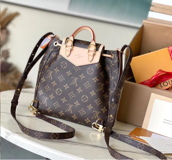 A-0014 Louis Vuitton Excursion PM M46932