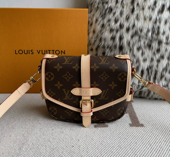 A-0015 Louis Vuitton Saumur BB M46740