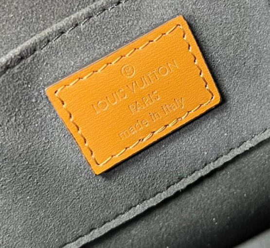 A-0018 Louis Vuitton Mini Dauphine M46537