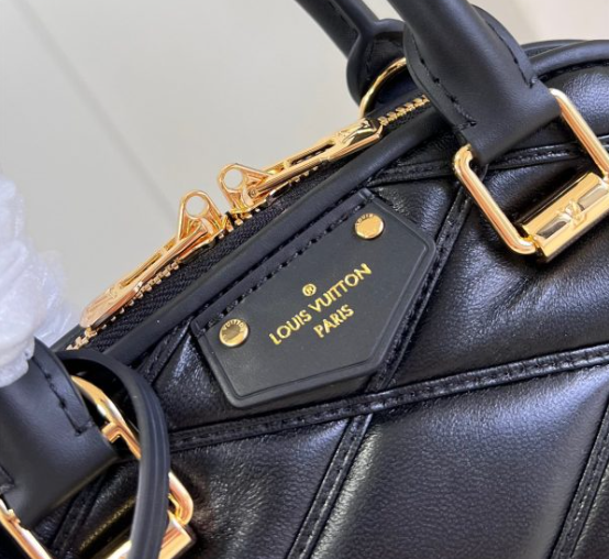 Louis Vuitton Alma BB M23666