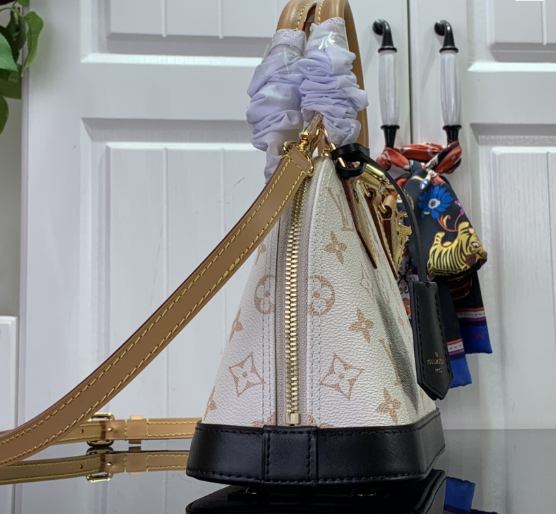 Louis Vuitton Alma BB M46922