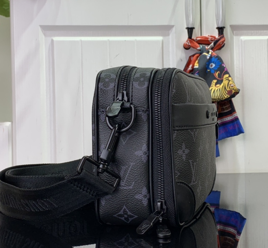 Louis Vuitton Alpha Messenger M46955