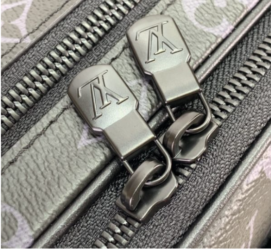 Louis Vuitton Alpha Messenger M46955