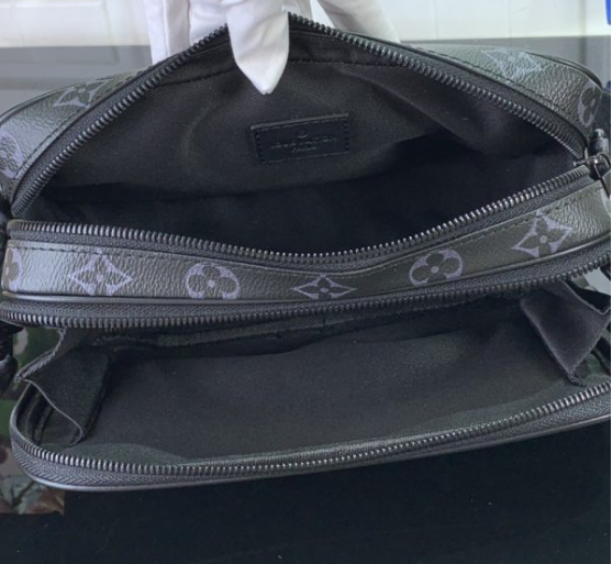 Louis Vuitton Alpha Messenger M46955