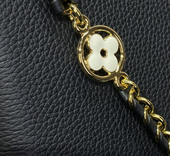 Louis Vuitton Capucines BB M23950