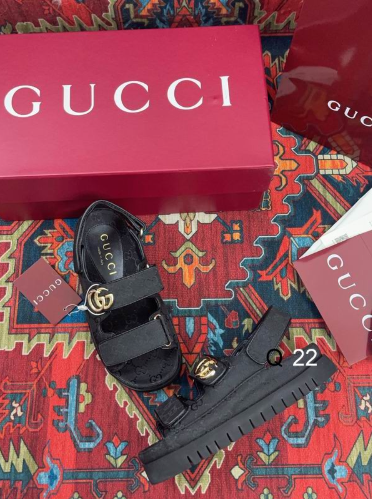 GG Noir Crest Platform Sandals