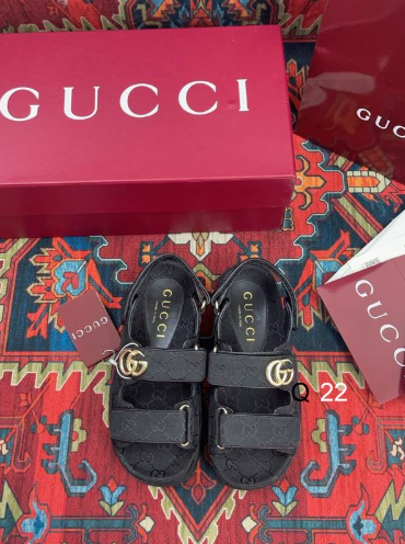 GG Noir Crest Platform Sandals