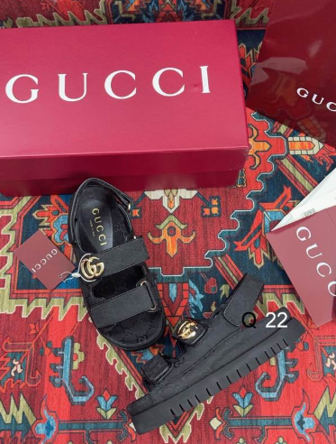 GG Noir Crest Platform Sandals