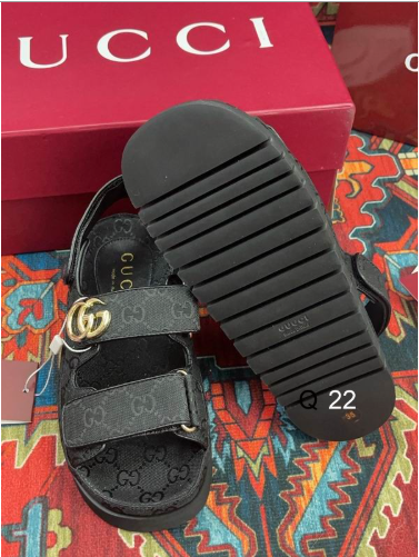 GG Noir Crest Platform Sandals