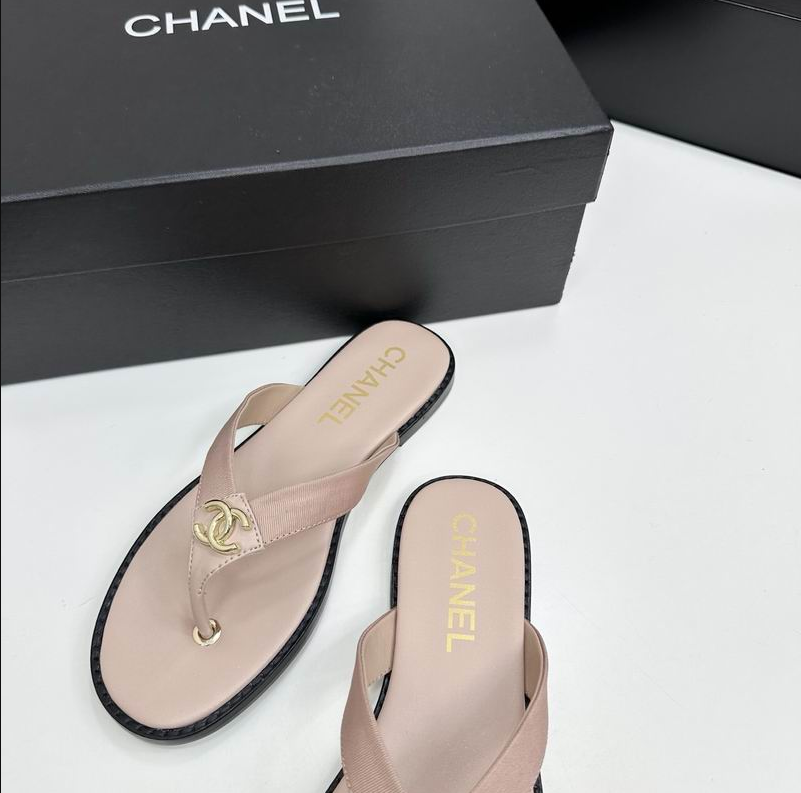 CC Crest Emblem Thong Sandals