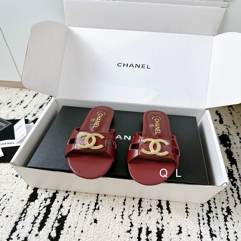 CC Perfect Crest Emblem Leather Slides