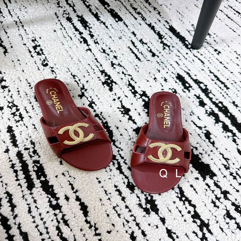 CC Perfect Crest Emblem Leather Slides