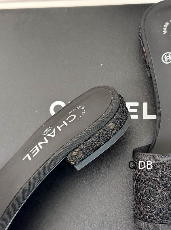 CC Lace Crest Luxury Slides