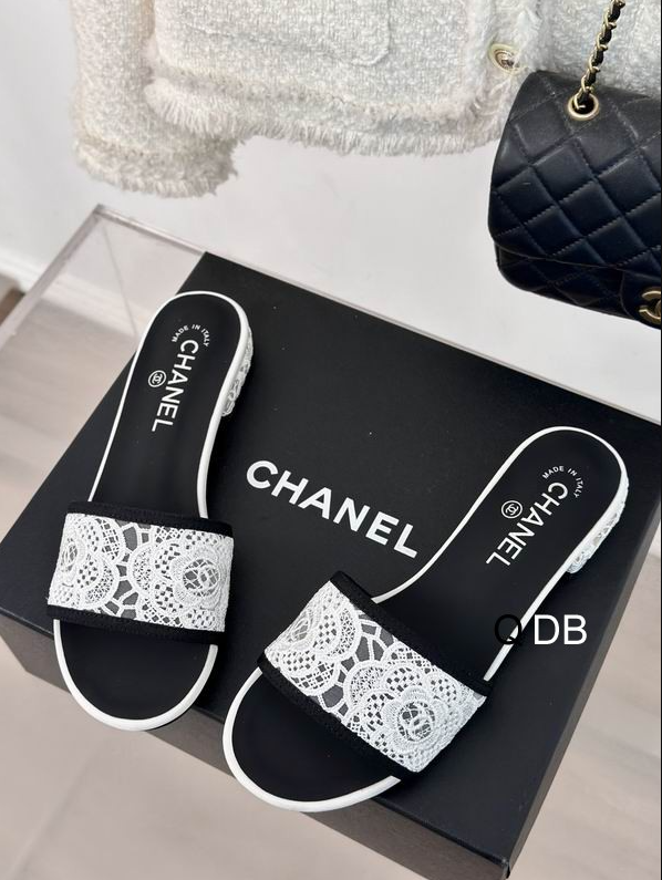 CC Lace Crest Luxury Slides