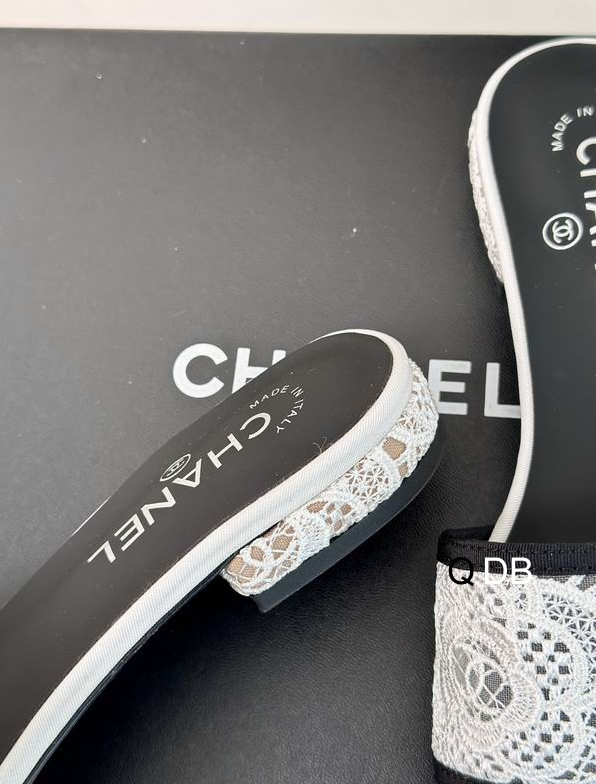 CC Lace Crest Luxury Slides