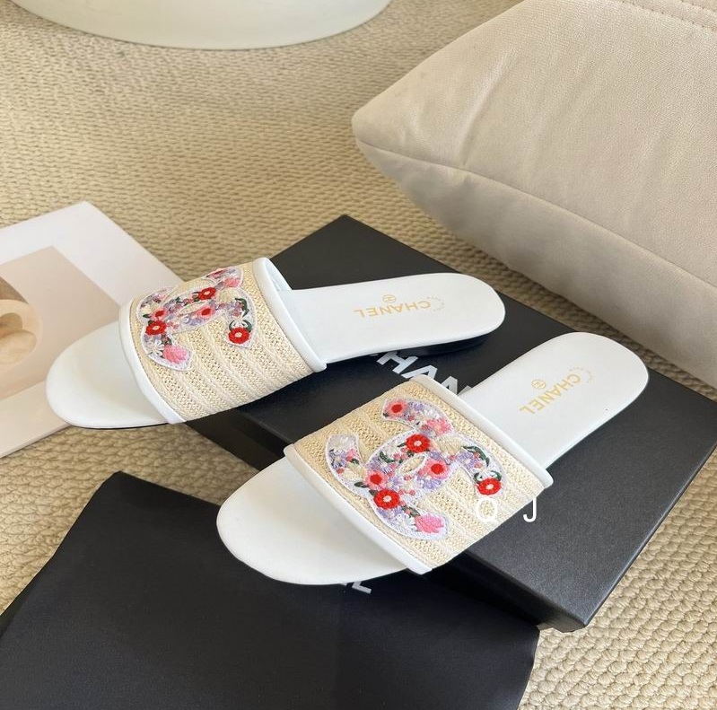 CC Floral Crest Raffia Slide