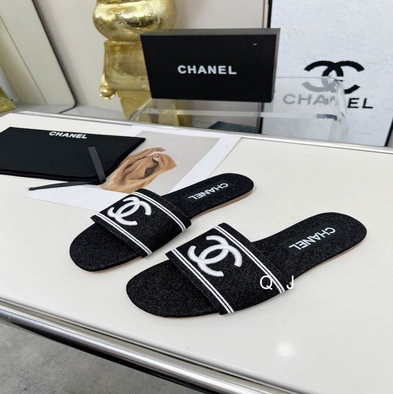 CC Denim Crest Logo Slides