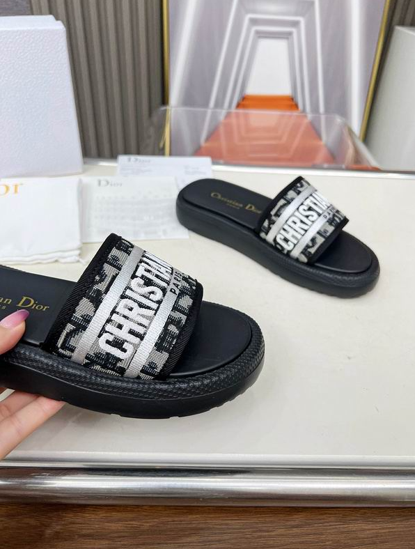 CD Icon Weave Logo Slides